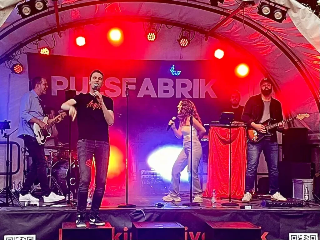 Partyband Pulsfabrik aus Ludwigsburg/Heilbronn live auf dem Henkersfest Stuttgart 2025